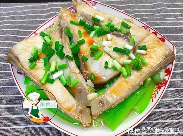 丝瓜和它是天生一对，蒸一蒸8分钟出锅，鲜到流口水，简单又营养