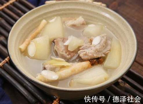 窍门|炖排骨汤时,记住“3不放”窍门,排骨香嫩好吃,骨汤鲜美好喝