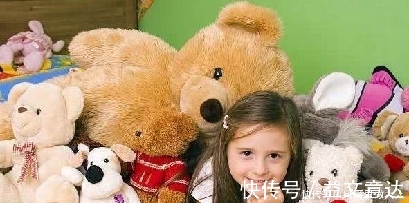 奶瓶|宝爸给儿子买了个玩具,每次拿出来孩子都哭,宝妈知道原因后笑喷