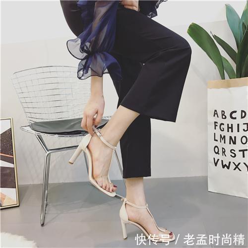 高跟鞋|女人的鞋柜里不能少的透明高跟鞋，拉长双腿线条，展现纤细玉足