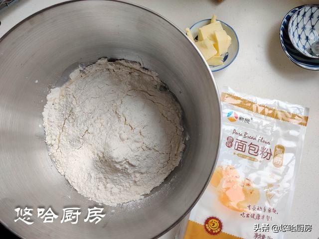 柔软香甜的紫薯奶酪面包，换个造型让人眼前一亮，做早餐真棒