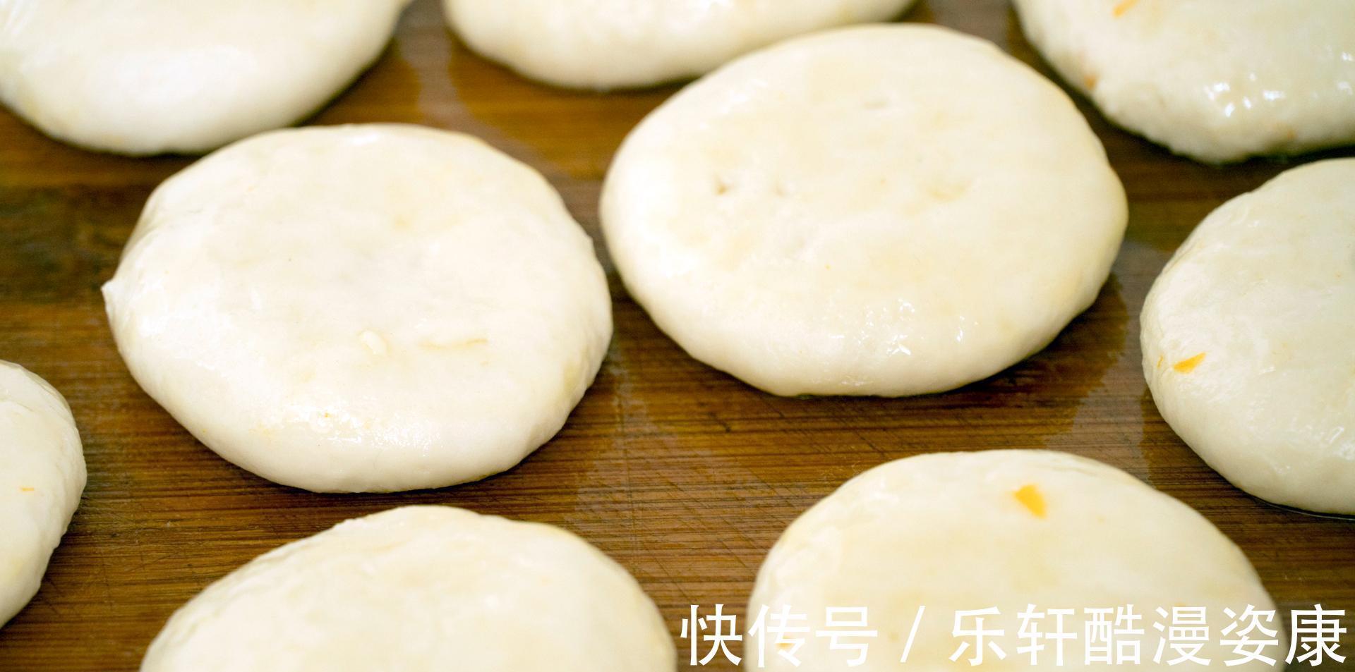 秋天南瓜是个宝，分享5种南瓜饼做法，软糯香甜，男女老少都爱吃