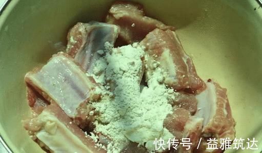莲藕|做莲藕炖排骨,牢记2窍门,炖好的汤汁不发黑,莲藕排骨鲜香软烂