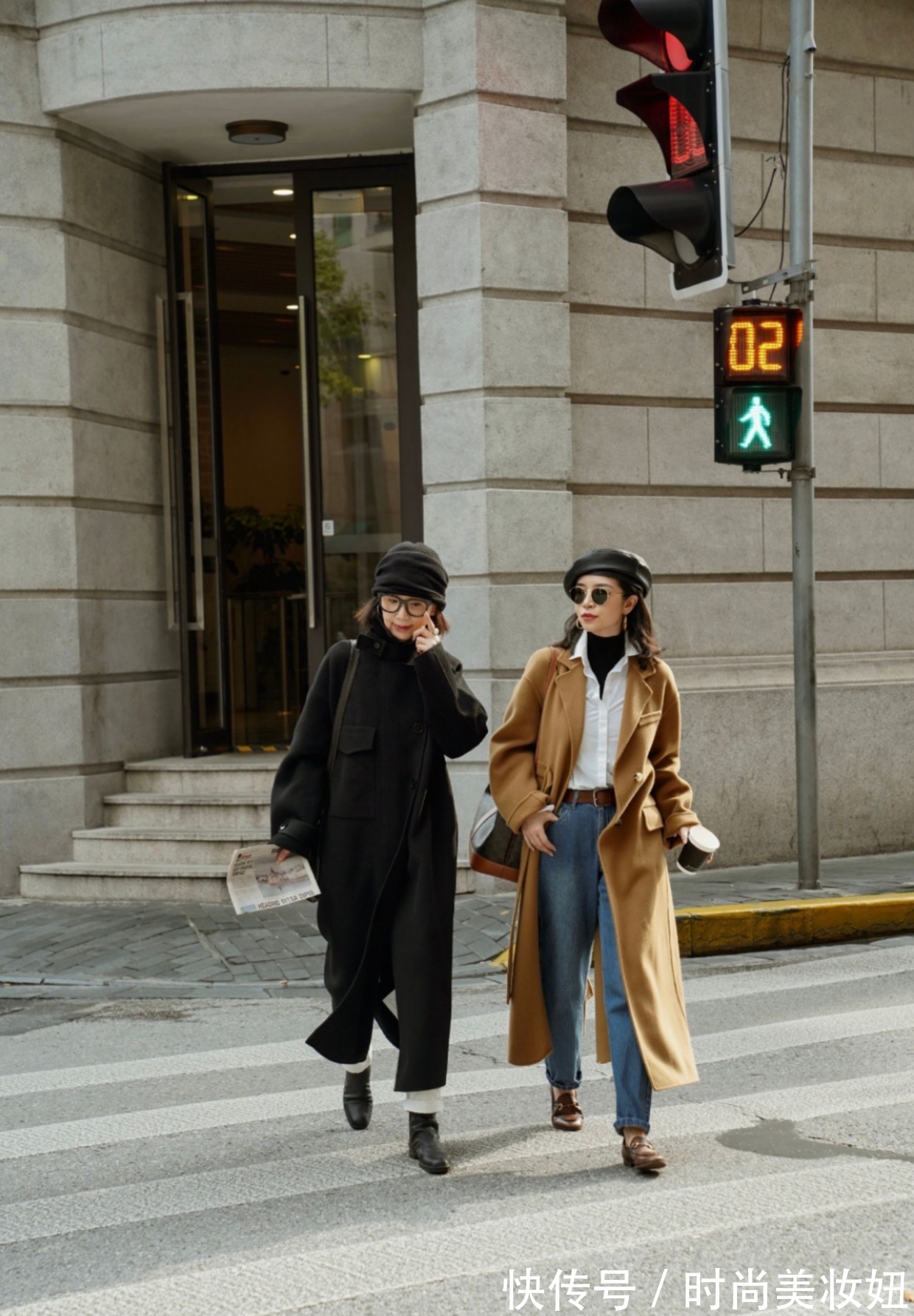 黑大衣|为何你穿黑大衣总比别人土?其实配饰才是关键,提升气质又洋气