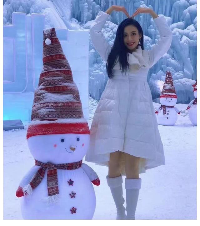 单依纯伍珂玥同框，原来两人都上了央视“小春晚”，未来可期