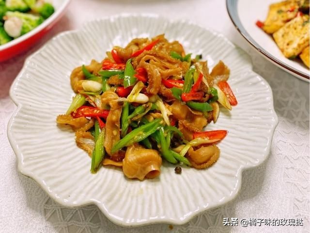 花蛤|美食家常菜推荐：爆炒花蛤，爆炒牛肚，麻辣龙虾烤肠炒年糕