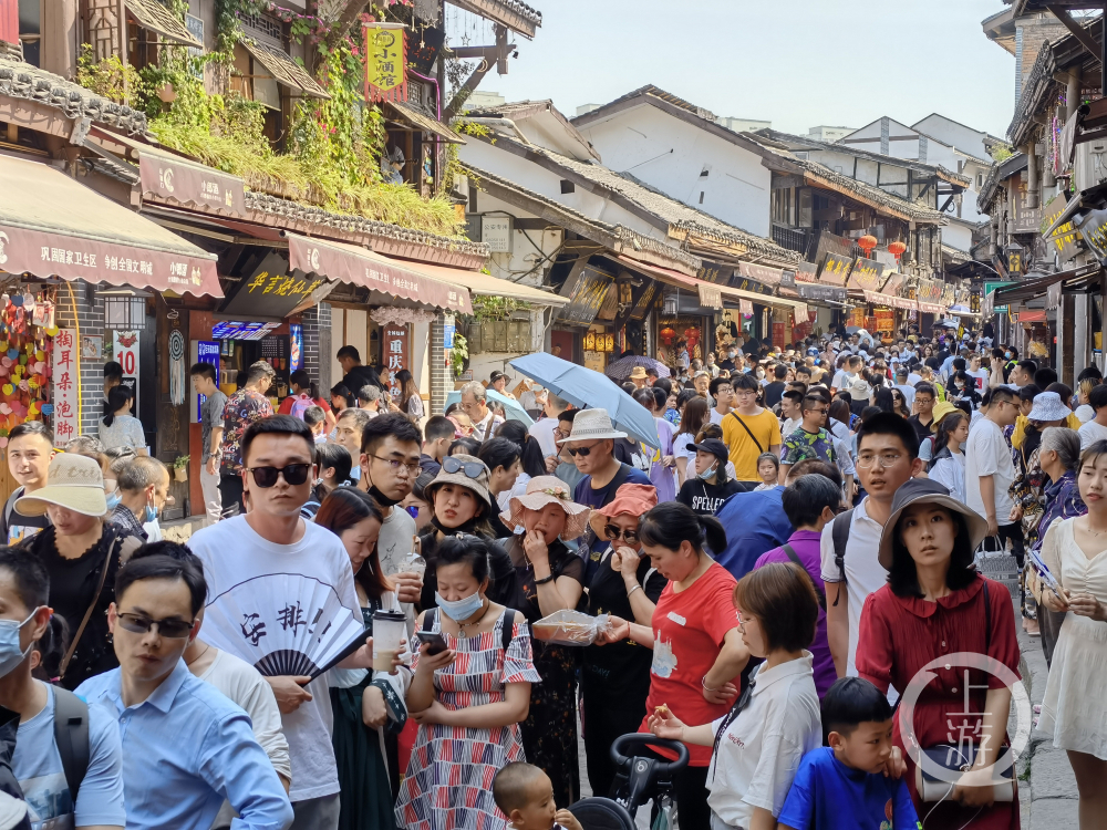 冰糖|冰糖糯米or麻辣椒盐外地游客逛磁器口最爱小麻花