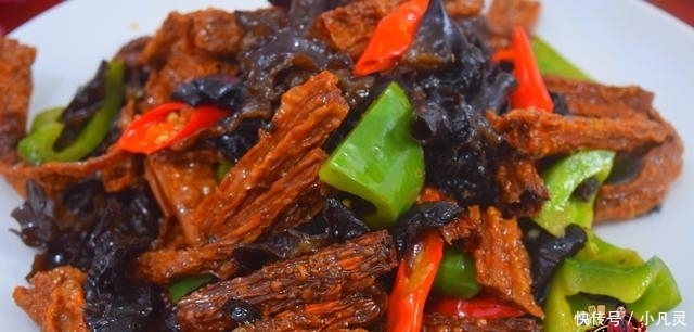 喜欢|木耳炒腐竹最好吃的做法,简单美味又下饭,看看你喜欢吃不?