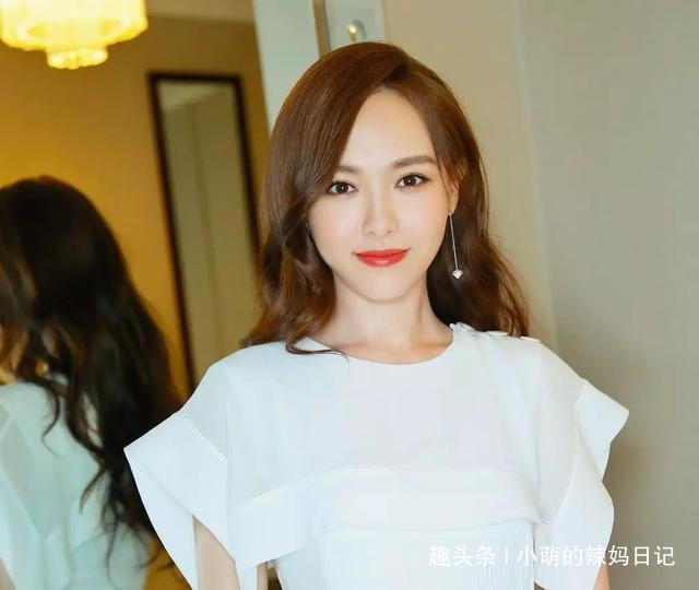 杨幂 发际线高的女人，这5种发型不要剪了，显老不说还没特没气质