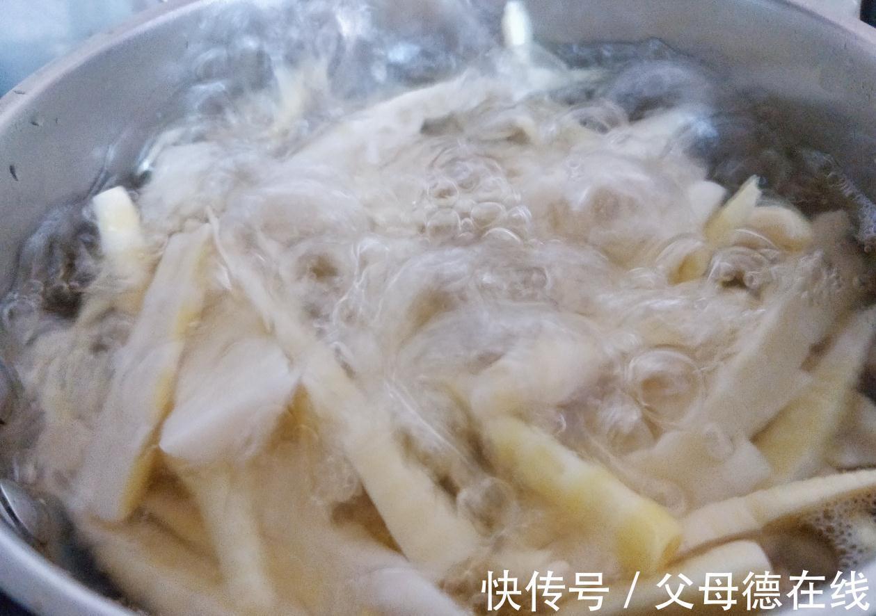 火腿切薄片搭配脆嫩的笋，味道太鲜美了，一口吃出幸福感