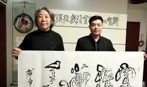 农民!农民大叔自创“无笔飞书”,靠着这手艺年入10万,网友:这不是书法