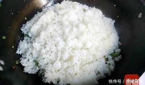 豆角新吃法,不用炒不用炸,美味可口比肉还香