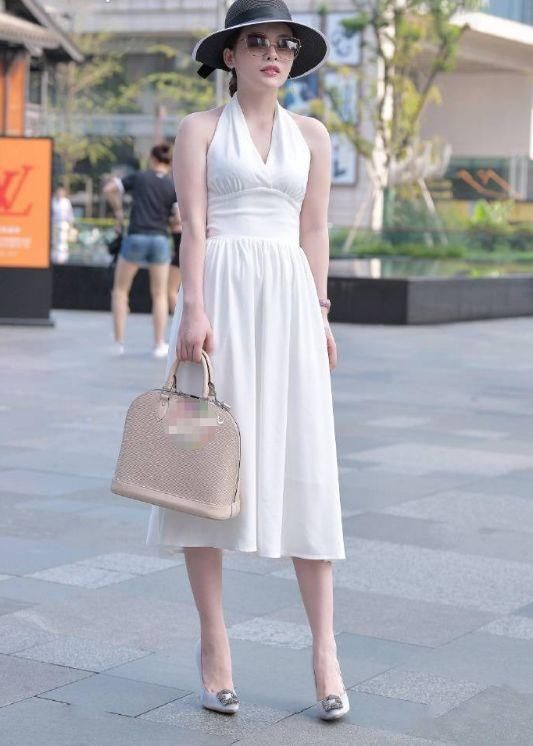 让我们|老六街拍集如果你想成为人群的主角,一件连衣裙,或许就行了