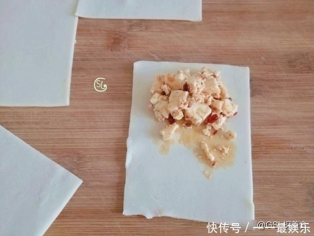 豆腐别做老一套了，试一试这样做，味道鲜美，皮薄馅大，家人爱吃