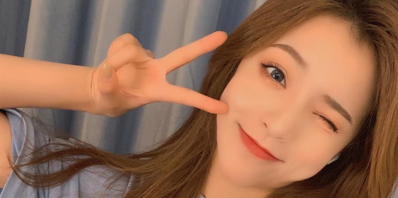 刘思瑶"找男友"!姿态扭捏表情做作,看到这1行为,网友:嘴大怕被吃