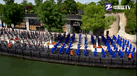 凤凰湖畔，同唱一首赞歌！