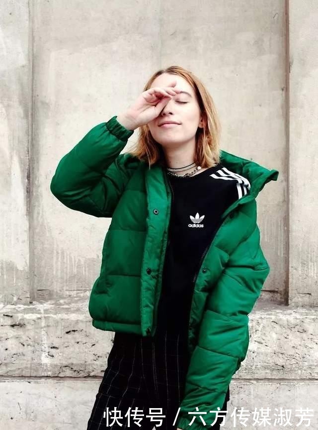 最近火了一种穿法:卫衣+羽绒服,时髦显瘦,承包整个冬季的时尚