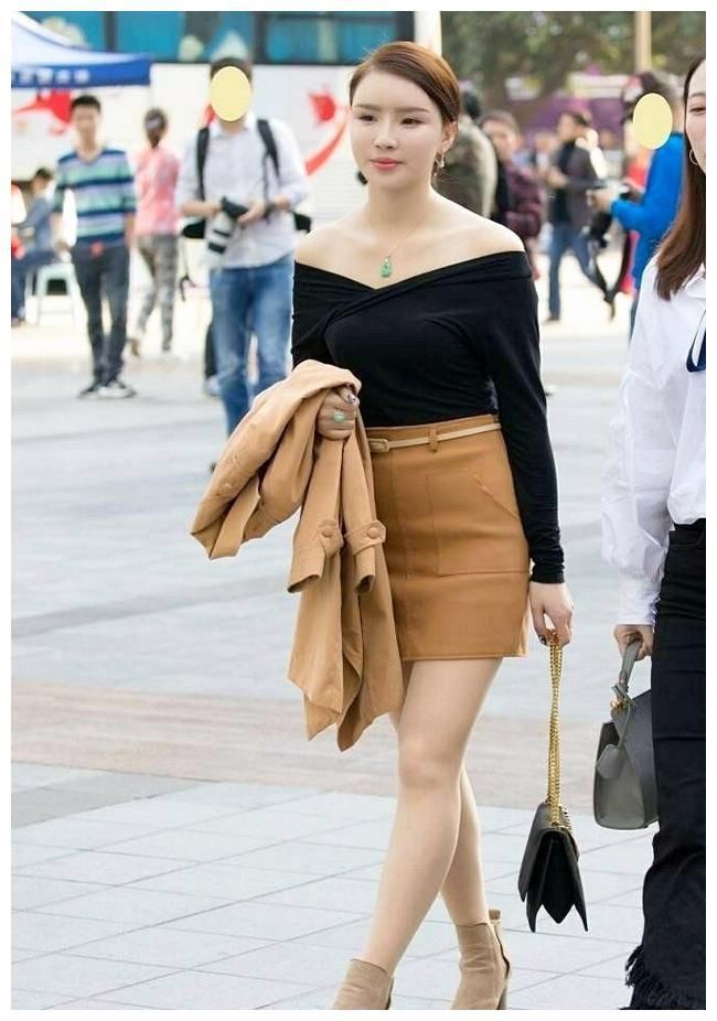 让本人|小姐姐简单的搭配,这小短裙穿对了,你也可以拥有!