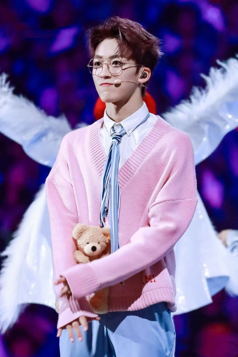 看了创四选手初舞台，不得不承认何洛洛任豪是创系列男团颜值巅峰了