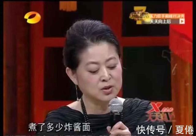 趙忠祥自認做炸醬面最拿手，卻被倪萍吐槽太咸，一下午都找水喝