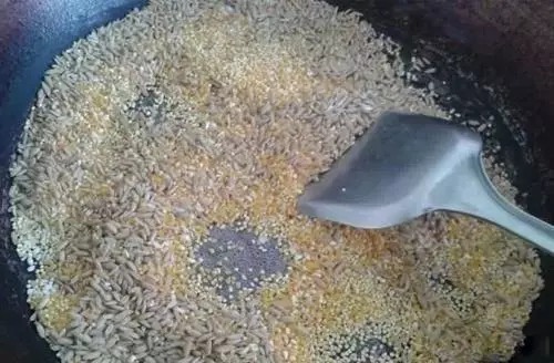 毫无任何保留的谷物鲫鱼窝料,最对大鲫鱼的味蕾了!