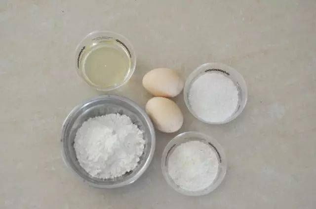 椰香小蛋糕的做法，满满的椰香，可以做给孩子吃！