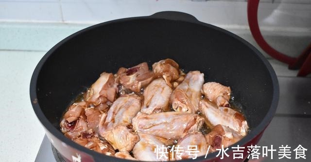 鸡翅|秋季适合这菜,4种食材炖一锅,好吃好做,一顿饭就一个菜就够了!