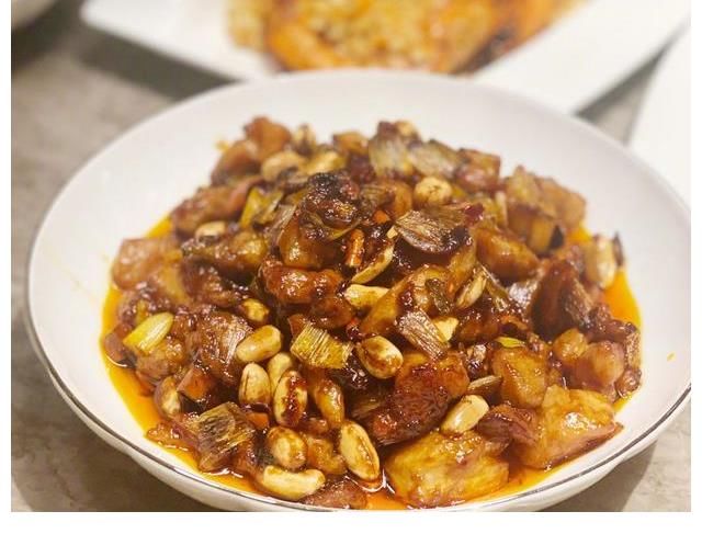 林更新下廚做了一桌菜，獲56萬人點贊，網(wǎng)友：確實可媲美家庭主婦