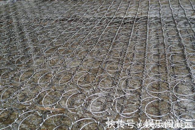 排湿性|床垫选弹簧的还是椰棕的好试过100张床垫,终于选对了