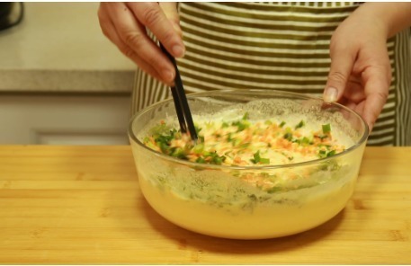 玉米面最正确的做法,开水一烫,筷子一搅,儿子说比蛋糕好吃