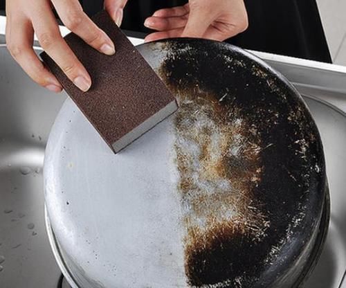 食用盐|锅底黑难清理,教你不用一滴水,轻轻一擦旧锅变新锅,快试试吧