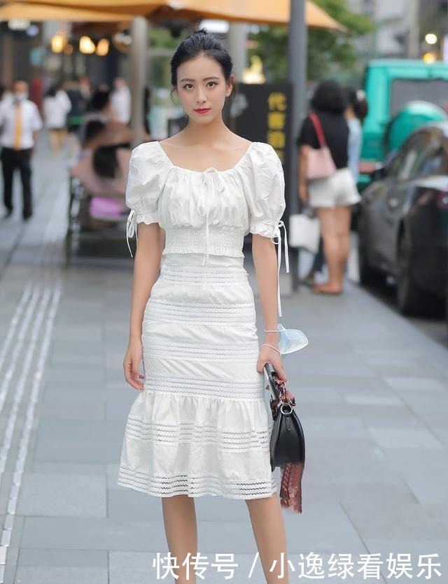 深色V领已过时,今年流行方领+泡泡袖,复古典雅充满高级感