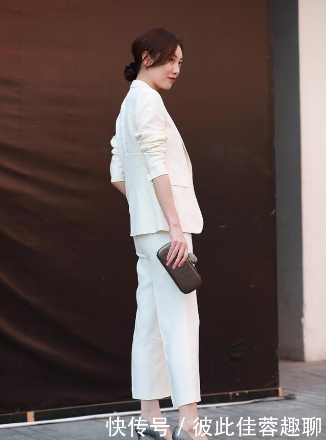 西装|洒脱有型的白西装,展现出不一般的干练利落