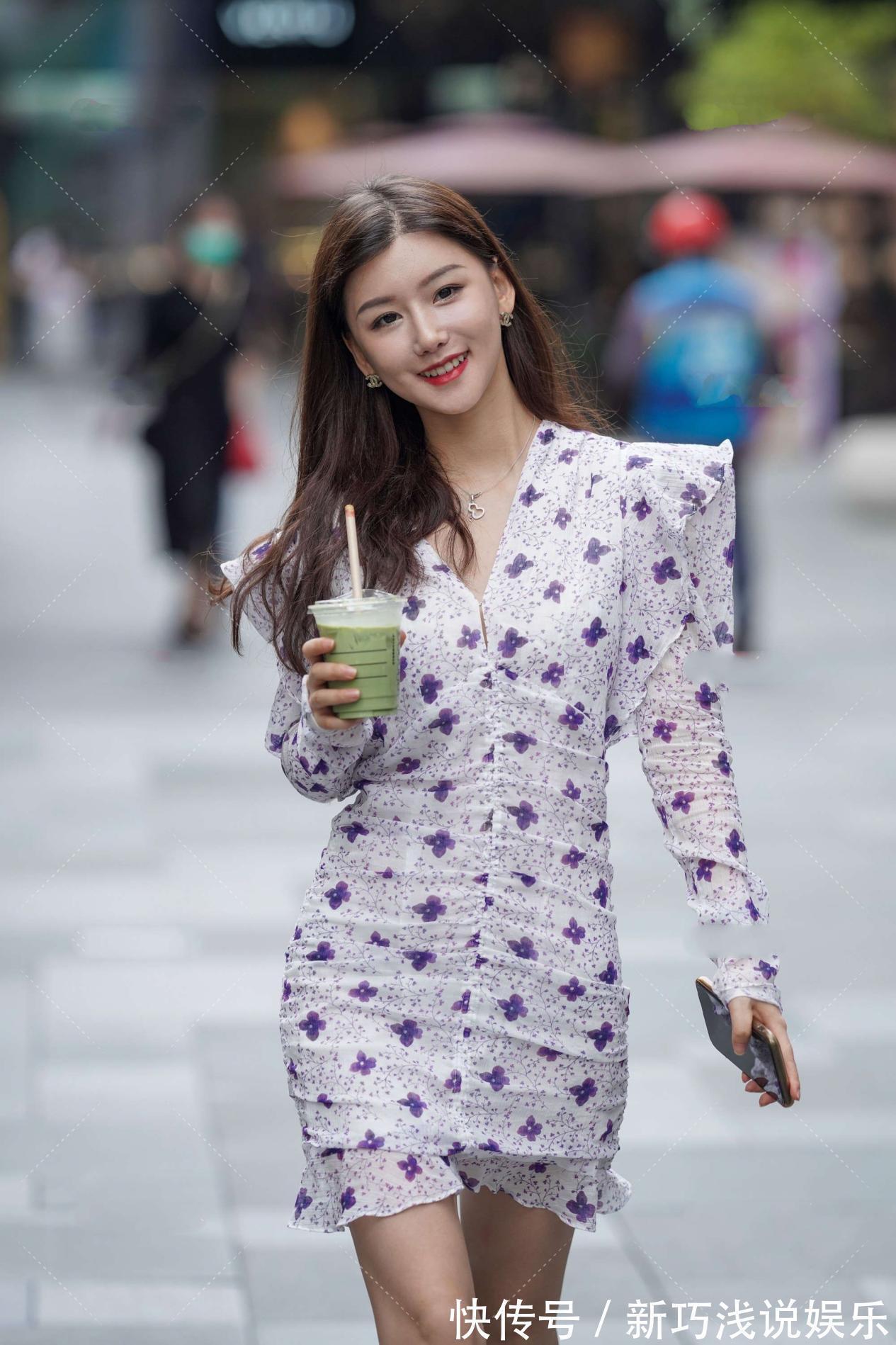 气质 小姐姐的气质和甜美充分地表达出来,带着一丝丝成熟的美