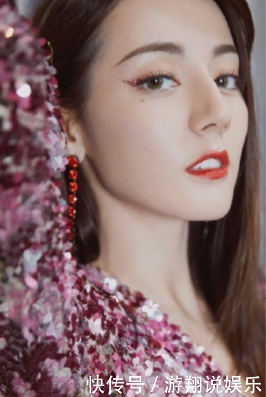 告别冬季沉闷,娜扎热巴都在画彩色眼线,个性又吸睛,时髦精必备