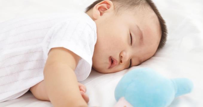 逼迫|宝宝必须天天睡午觉吗专家告诉你，过了这个年龄段就可以放松了