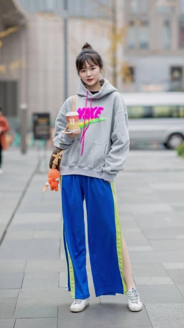 清爽大方简约中又不失高雅,可以轻松秀出青春靓丽的时尚感