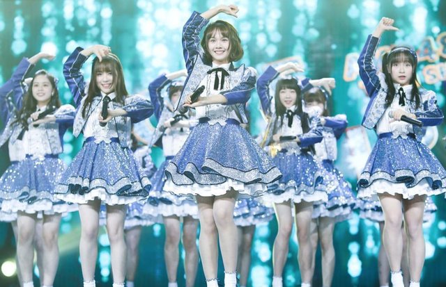 SNH48表演出现意外事故，马玉灵突然倒地，无法起身向队友求救