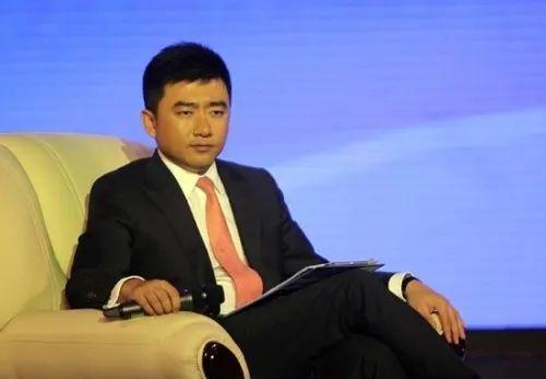 成钢|芮成钢重出江湖:论一个“男外围”的倒掉