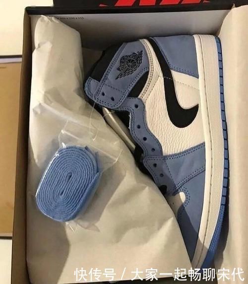北卡蓝|有人买到一双「错版」北卡蓝 AJ1，网友：这运气也太好了！！！