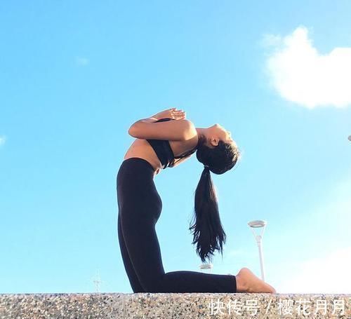 冲刺式|入门瑜伽,这样简单容易操作的体式,见一个练一次