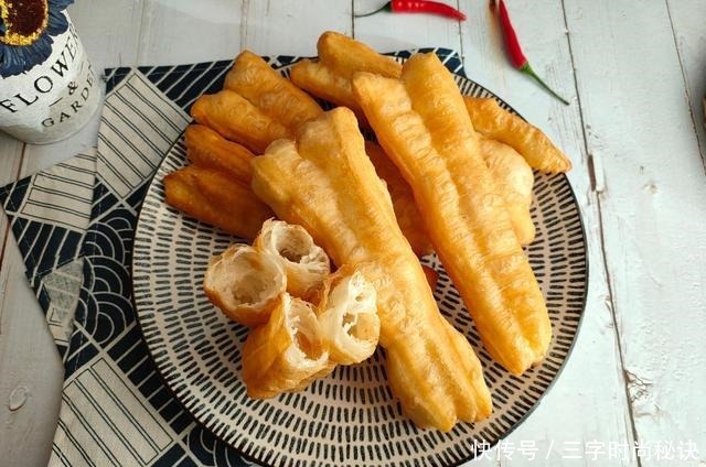 正确|炸油条,用酵母粉就错了,教你正确配方比例,蓬松酥脆、越吃越香