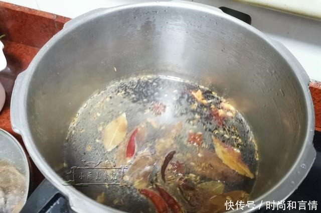 卤猪蹄|冬天,吃它总比吃猪肉好,学会了这做法,用手抓着啃,每天都想吃