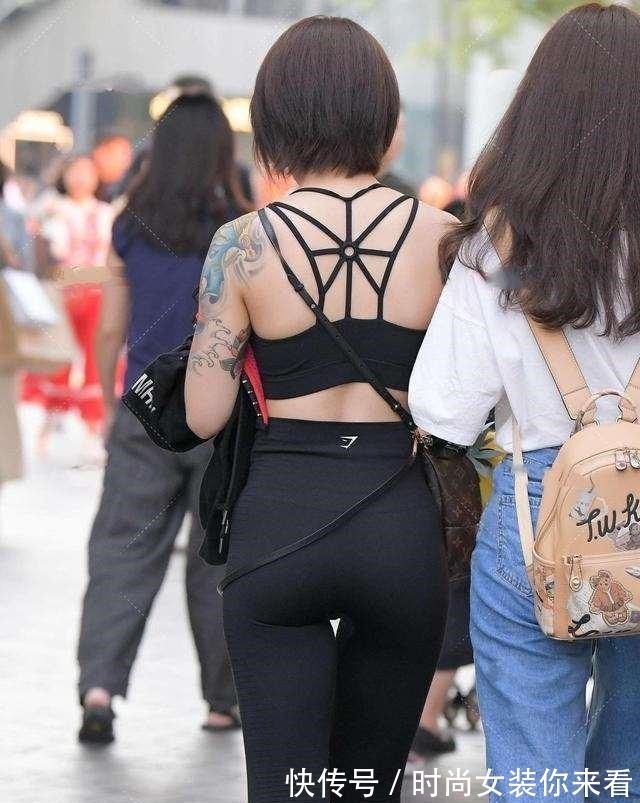 搭配 瑜伽裤活力满满,搭配风格时尚一些,走路带风!