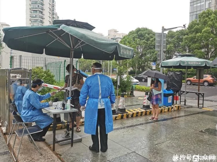 上海公安出入境开通绿色通道 保障紧急必要办证需求