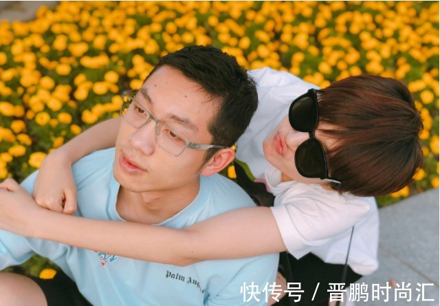 t恤|许昕老婆久违“露脸”,穿T恤颜值不输明星,曾是国乒美女运动员