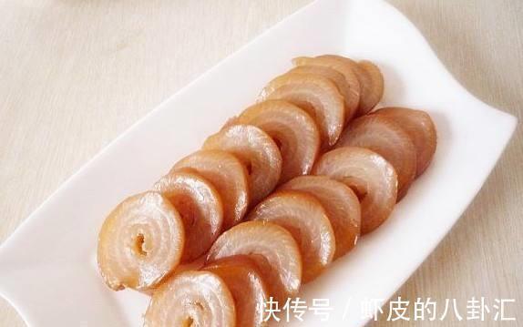 猪皮不要做皮冻了，做个金钱卤猪皮，1卷1煮，美味又解馋