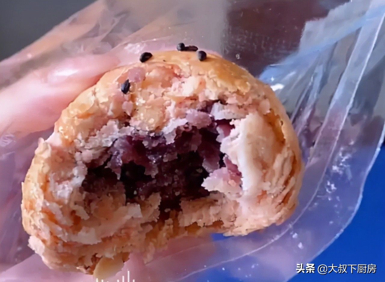 猪油|中秋甜点不能少！大叔教你自制蛋黄酥，外酥内软，做法非常简单