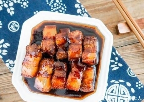 30年饭店大厨做红烧肉,2种调料不能放,不然一锅香肉都毁了