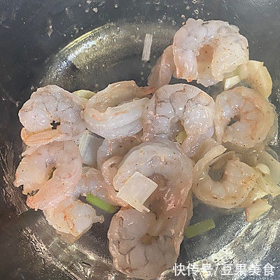 老少皆宜的冬瓜虾仁汤,香软咸鲜,味美可口